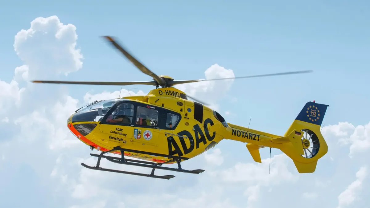 Rettungshubschrauber im Einsatz nach schwerem Unfall
