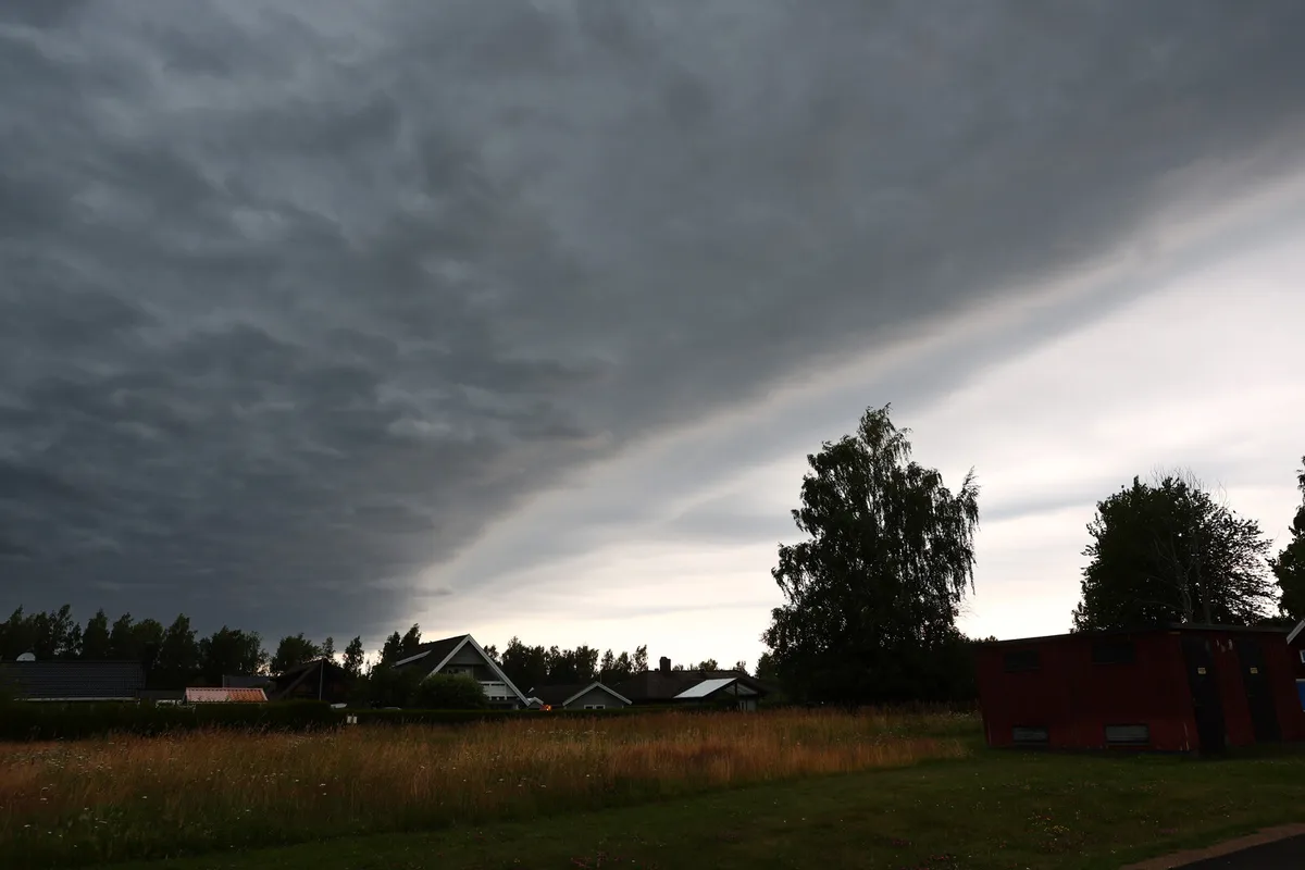 Heavy thunderstorm warning: schwere Gewitterwarnung