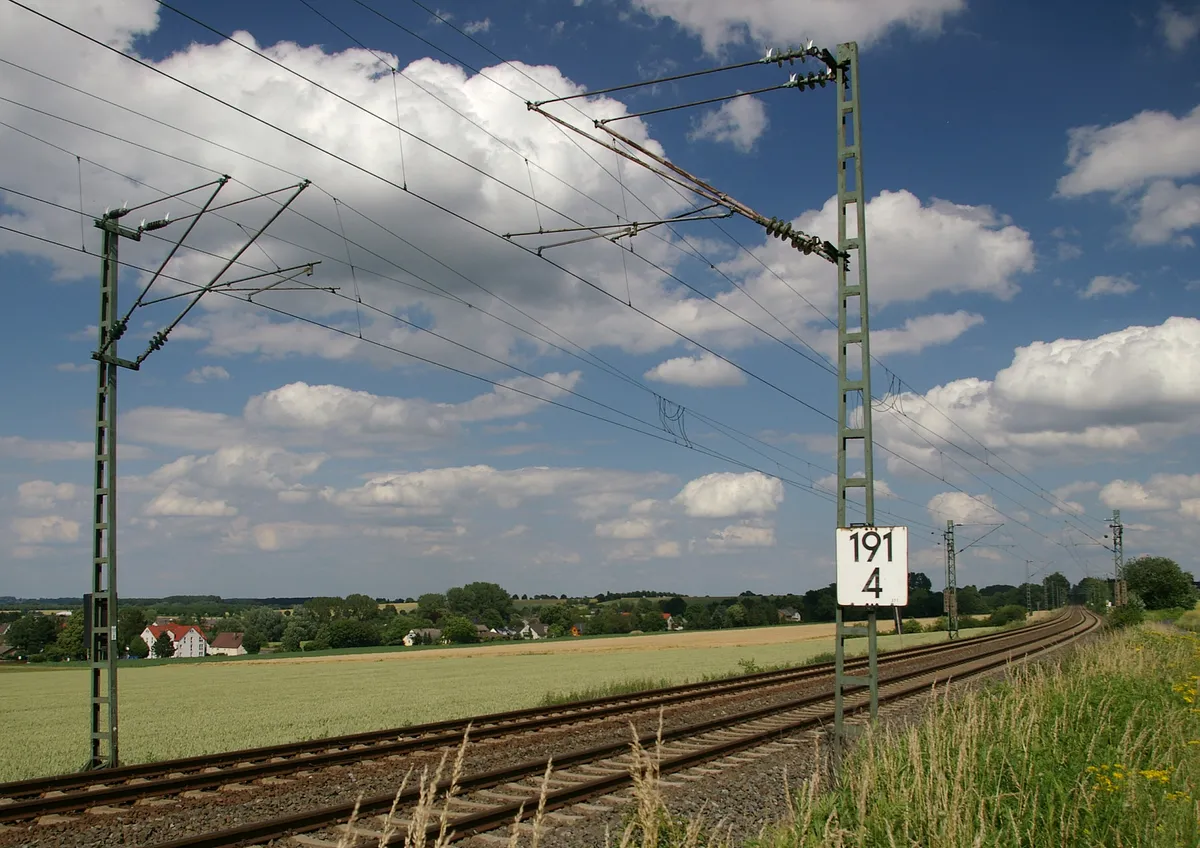 Oberleitung: ICE 9049 evakuiert nach Oberleitungsschaden bei Bardowick