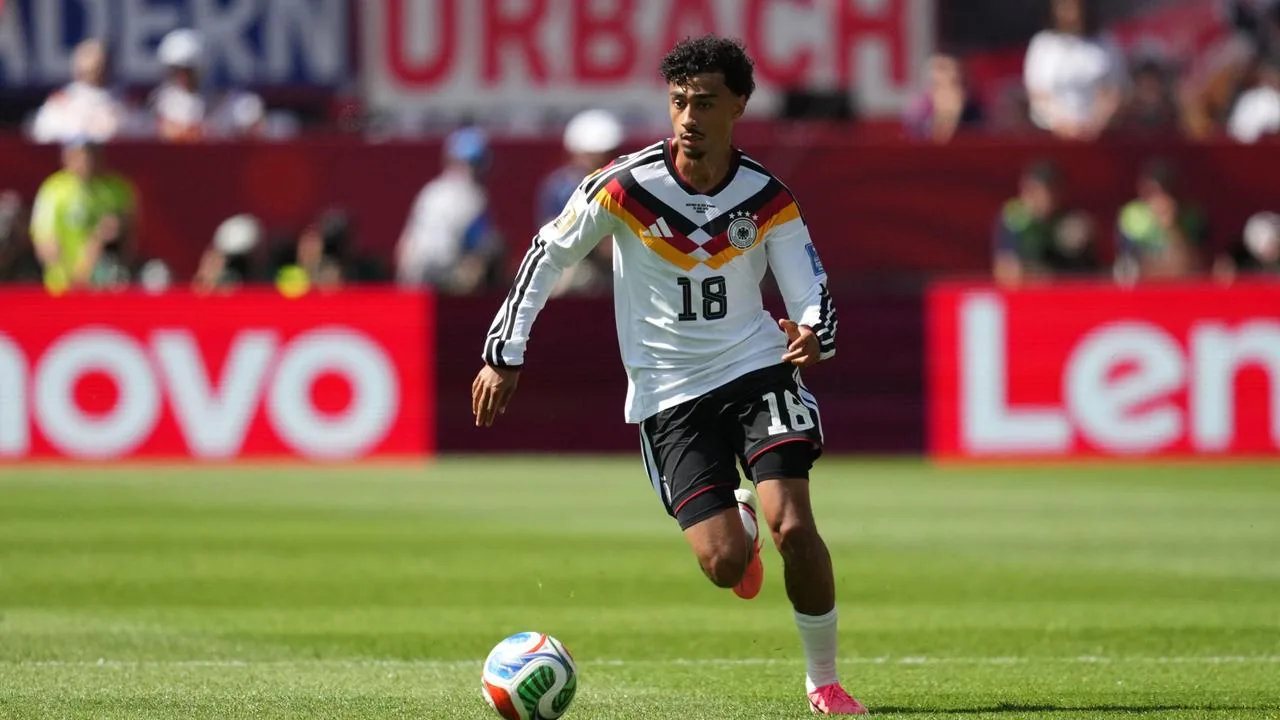 Hessen: Berichte über Brown-Wechsel von Eintracht Frankfurt zu Bayern München