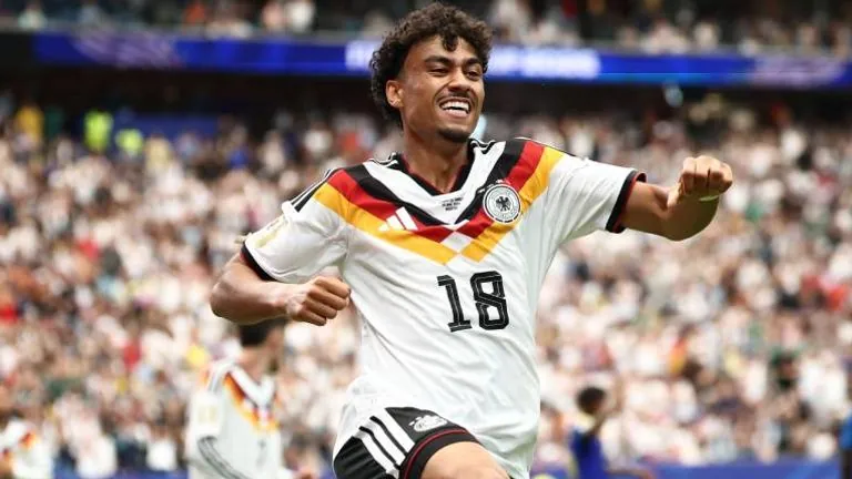 Nathaniel Brown trifft bei seinem WM-Debüt.