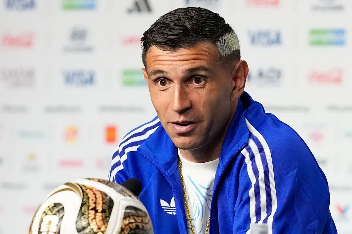 WM-News: Argentinien-Torwart Martínez: Hand schmerzt jeden Tag