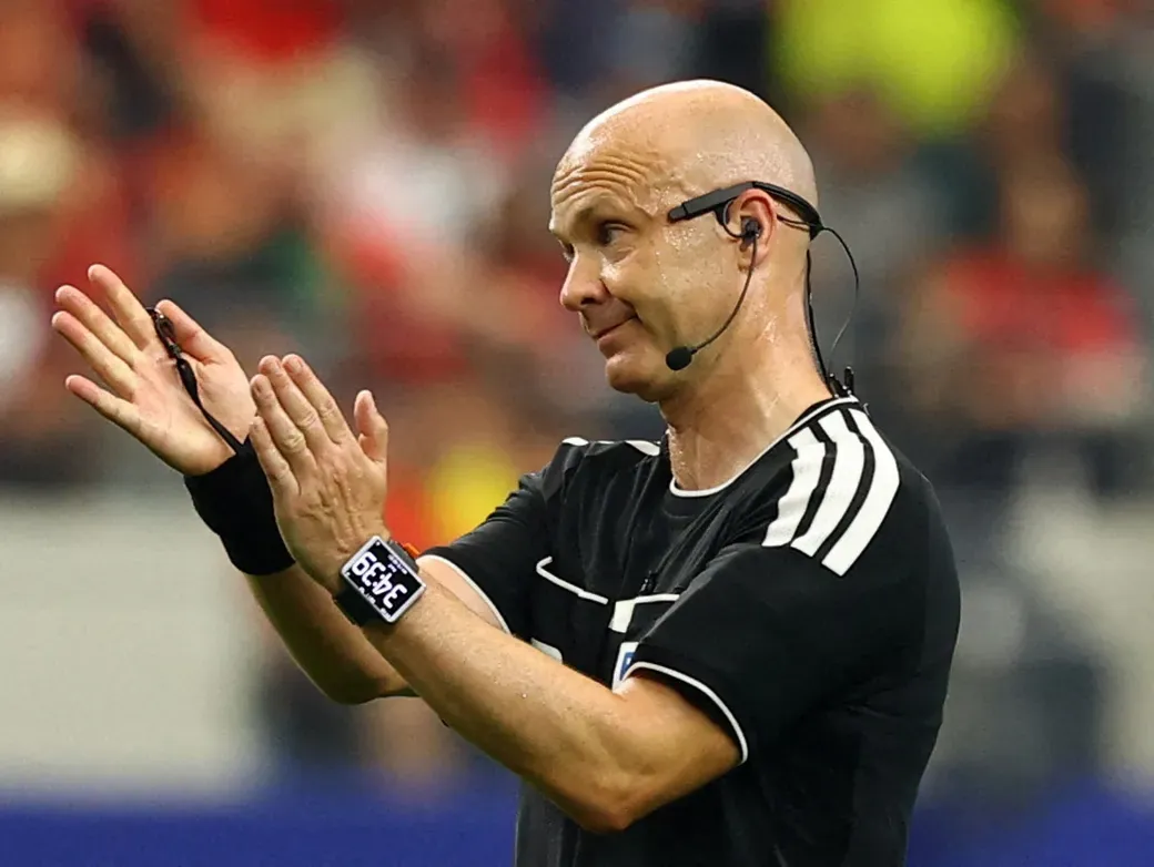 Schiedsrichter Taylor (am 6. Juli beim WM-Spiel Portugal gegen Spanien): »Ein enormes Privileg«