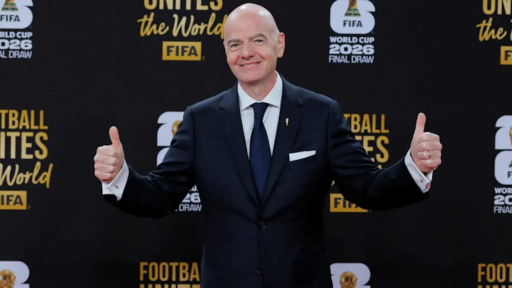 Fifa-Präsident Gianni Infantino plant, Anteile an der Fußball-WM für Milliarden an Investoren zu verkaufen. Personen aus dem Umfeld von US-Präsident Donald Trump sollen bereits angesprochen worden sein.Quelle:WELT TV
