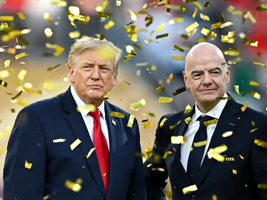 Donald Trump und Gianni Infantino im Konfettiregen nach dem WM-Finale